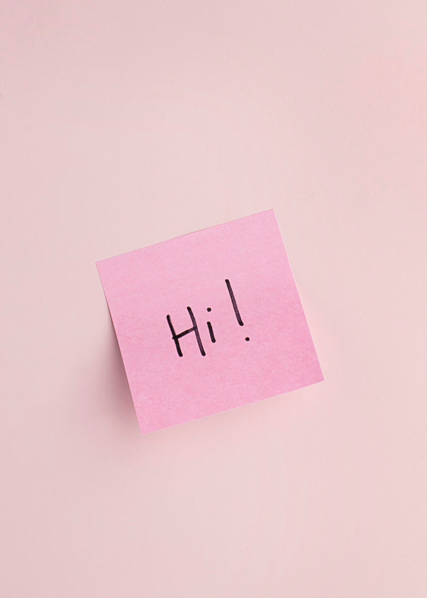 Sticky note that says Hi!